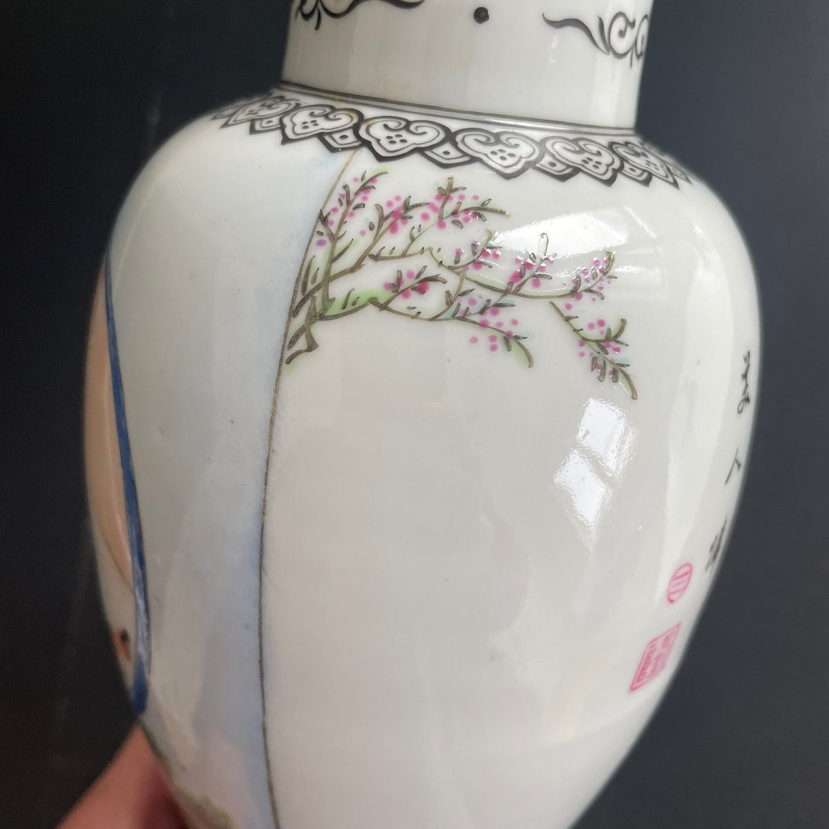 Chinese vintage famille rose vase 红楼梦,1950-1970's #1738