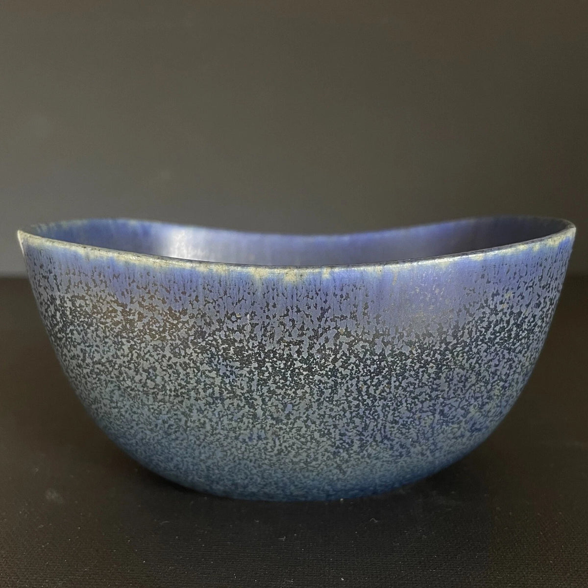 卡尔-哈里·斯塔尔汉内(Carl-Harry Stalhane)为瑞典 Rörstrand 陶瓷厂设计的碗,型号 CAI,1950-60年,编号 #1596