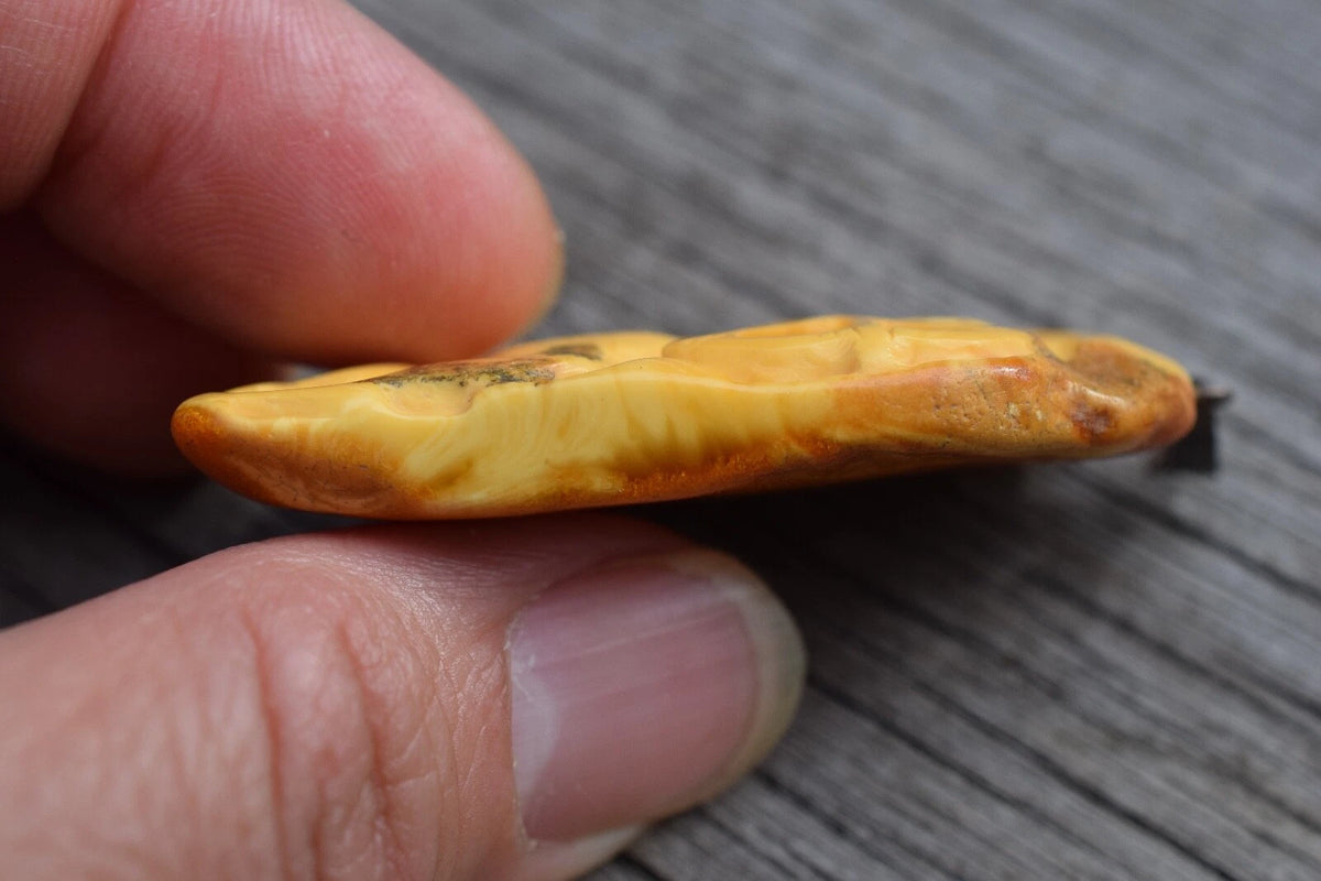 Natural amber pendant danish design hand carved egg yolk 6.6g 1980's Sagittarius #2527