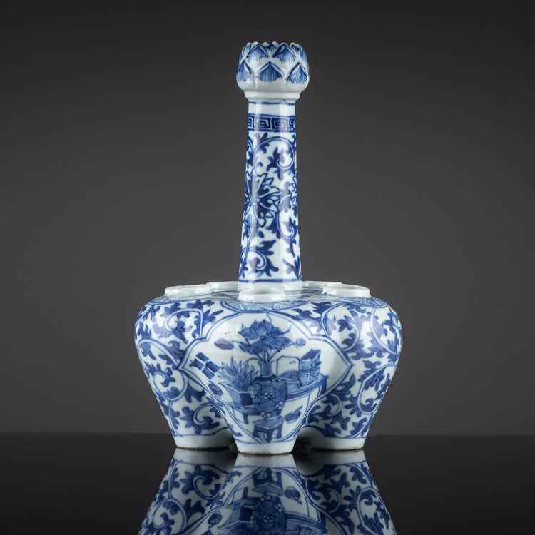 Tulip vase in underglaze blue and white, Qing Dynasty
