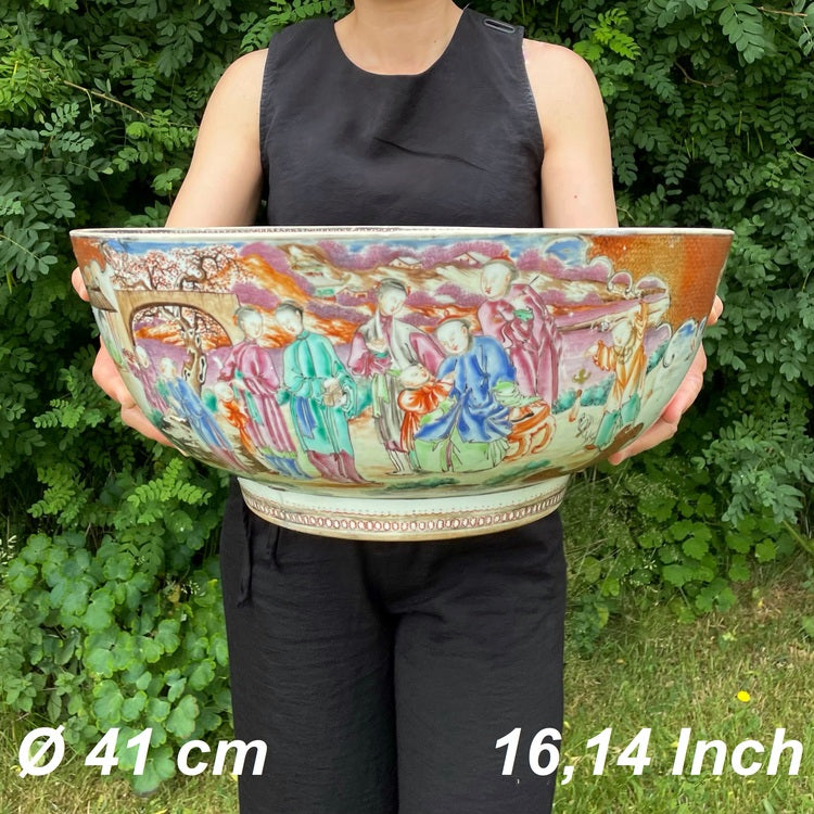 Huge Antique Chinese Monster sized Punch Bowl Qianlong Period 41 cm / 16,1 Inch