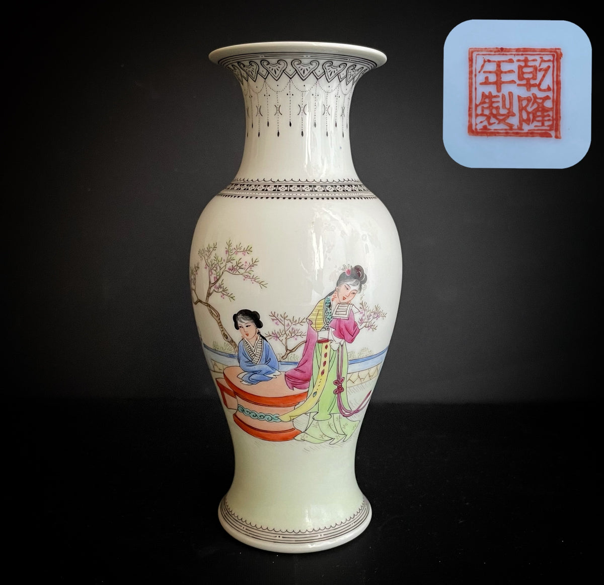 One Chinese famille rose Porcelain vase Second half of the 20th c #909
