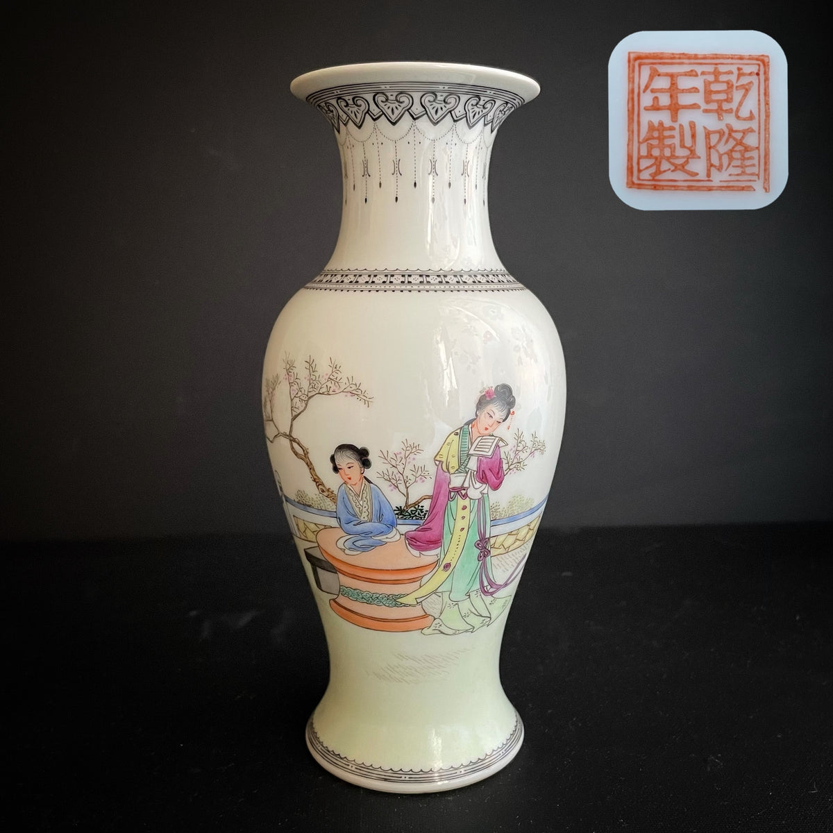 一件粉彩瓷瓶,20世纪下半叶,编号910