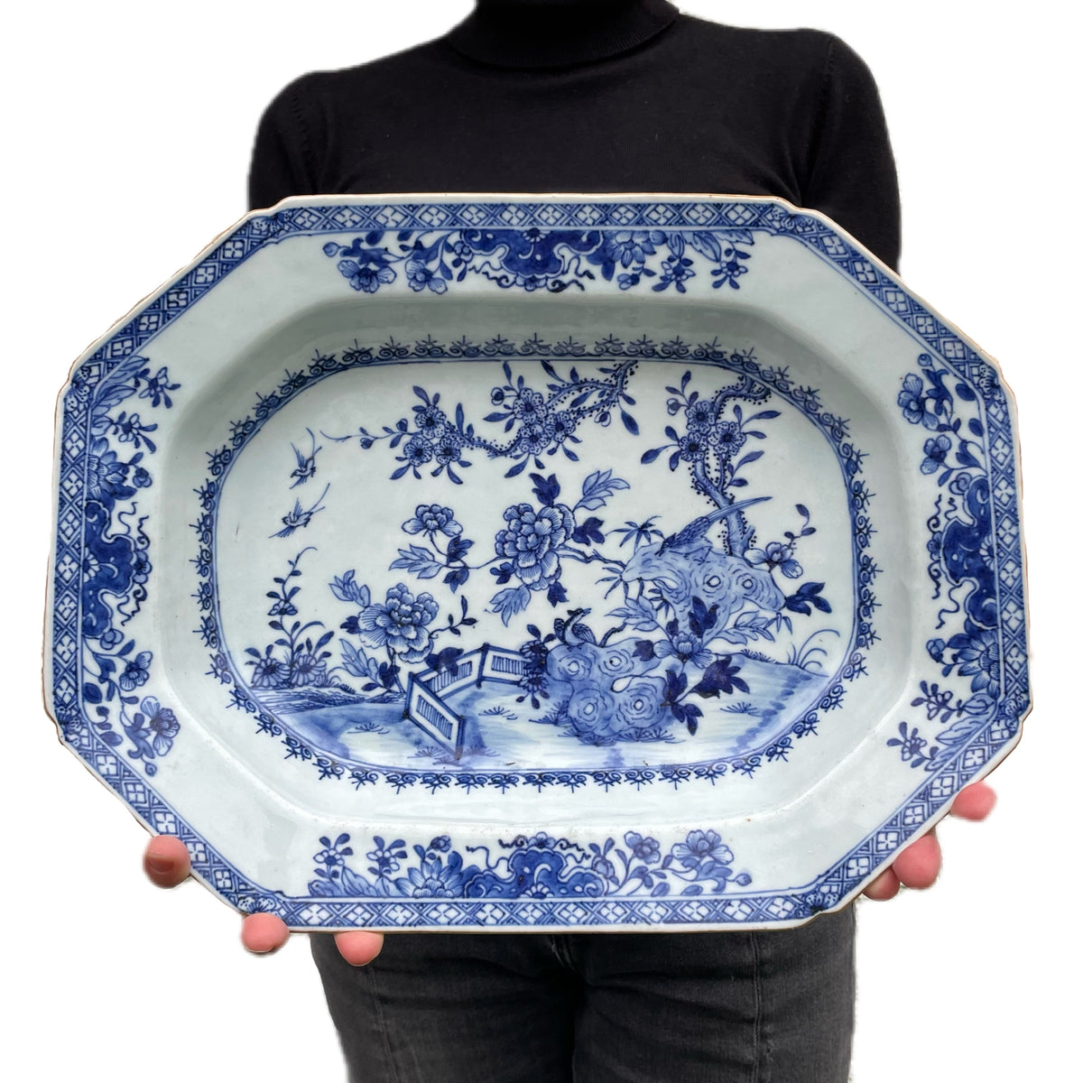 Chinese antique Deep Plate / Basin in blue and white, Qianlong period #1711