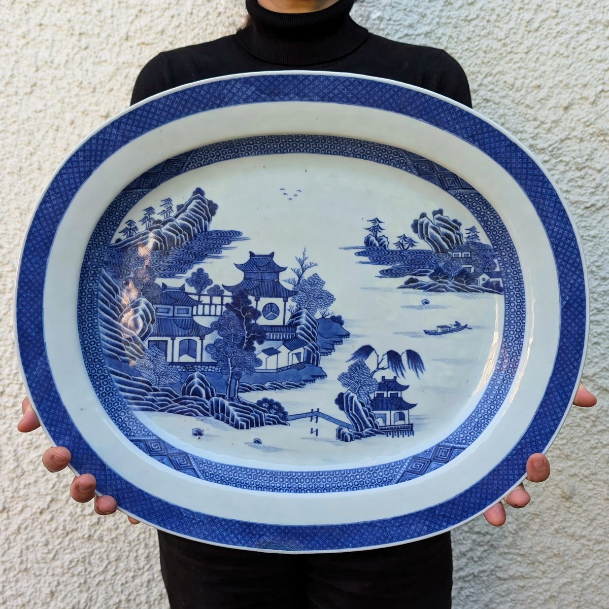 Chinese Antique porcelain platter decorated in underglazed blue and white, 18th c #2128