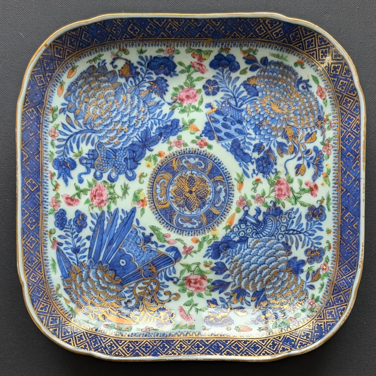 Chinese Antique plate in underglazed blue and white fitzhugh pattern with canton rose details, 18th c / 19th c #2150