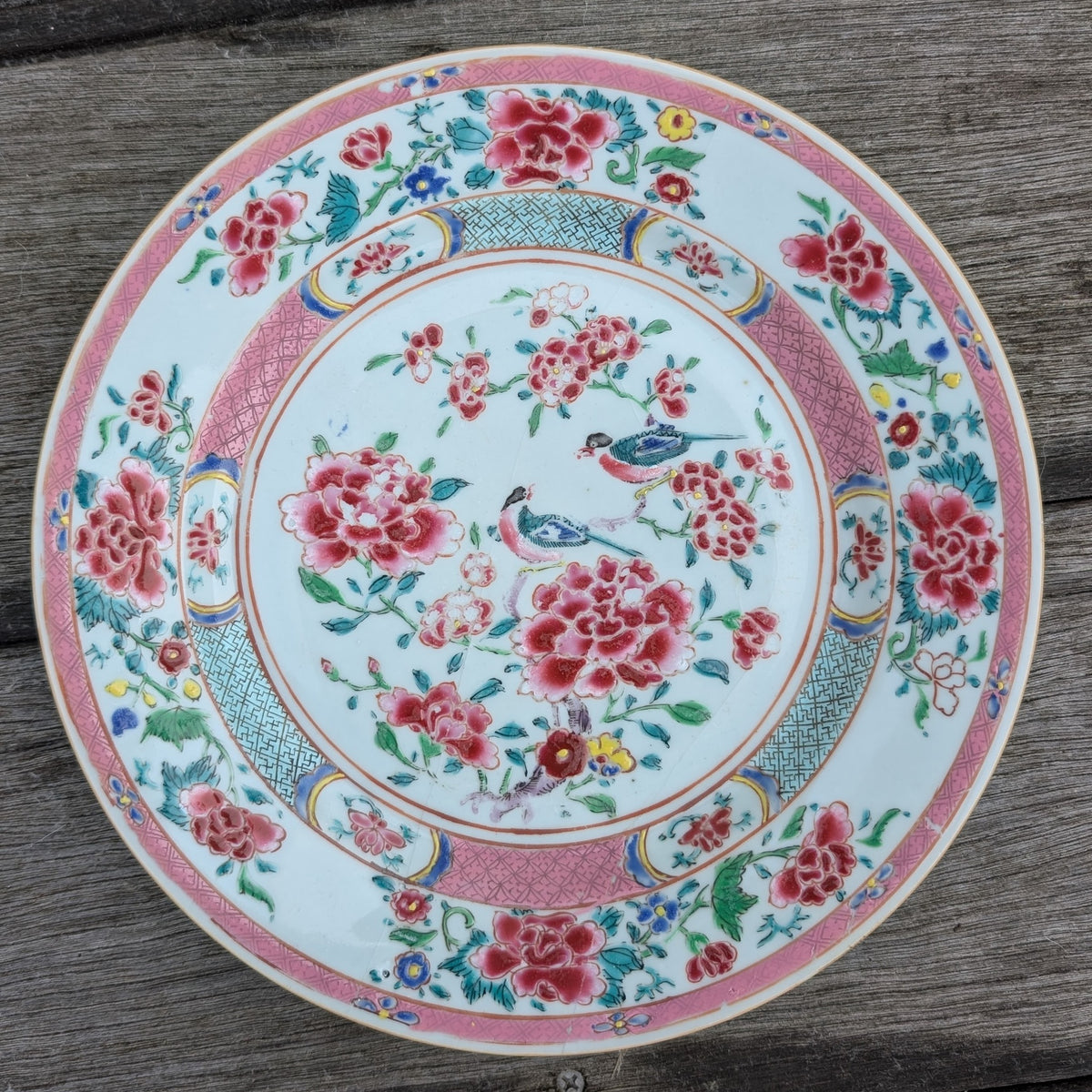 Chinese Antique Famille Rose Plate, 18th C Yongzheng / Qianlong period #2272