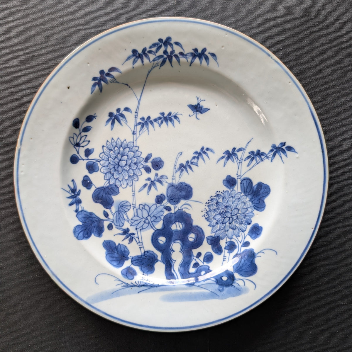 Chinese antique porcelain plate in blue and white, Qianlong period #2556