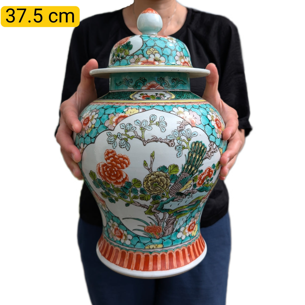 Chinese Antique wucai decorated vase with lid, Republic, 20th c #2629