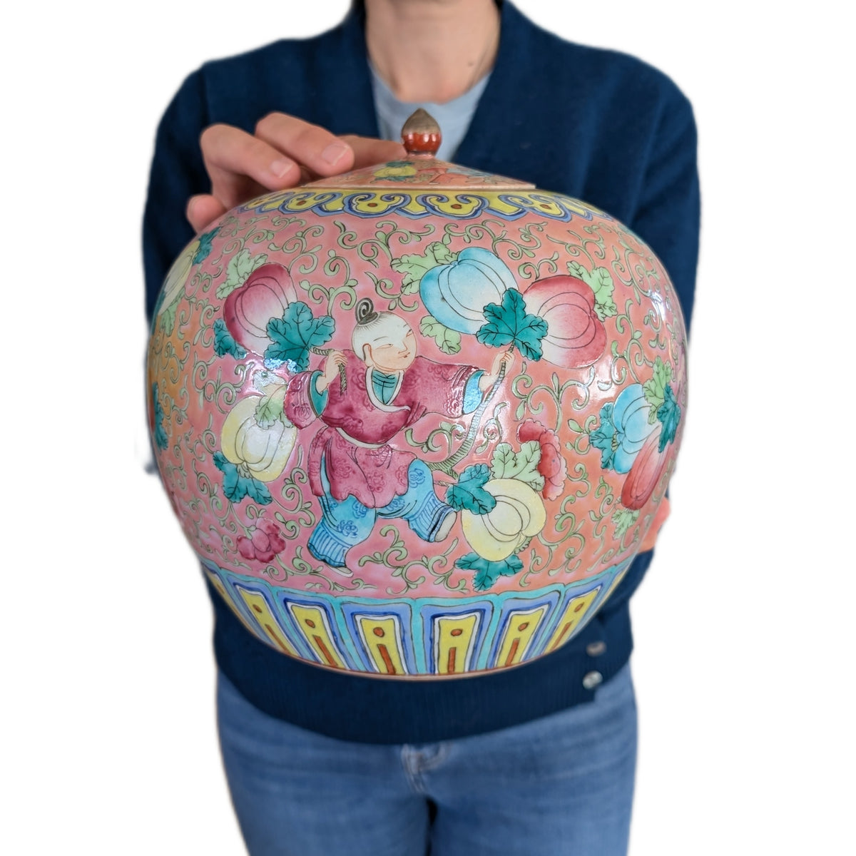 Chinese antique lidded jar with figures , 19th century #2901