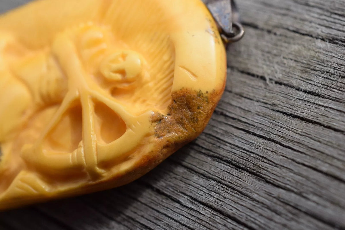 Natural amber pendant danish design hand carved egg yolk 6.6g 1980's Sagittarius #2527