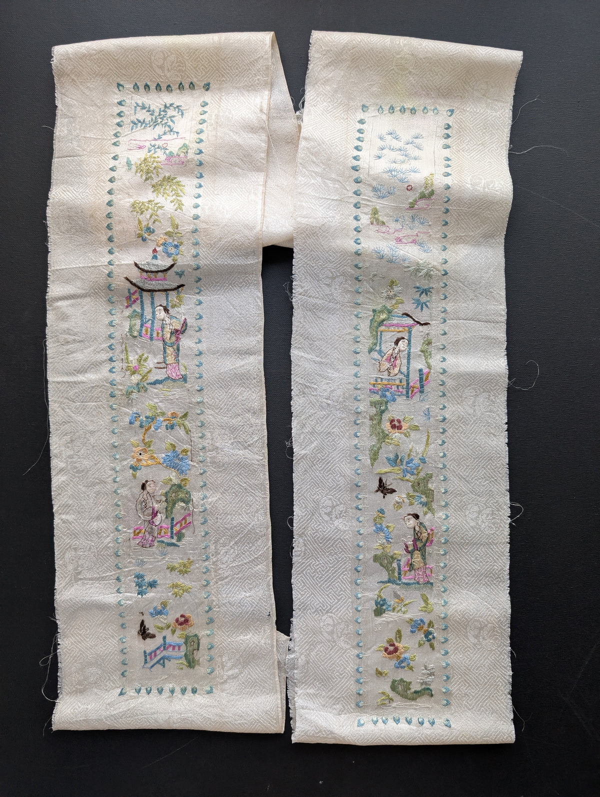 A pair of Chinese antique silk embroideries 19c / 20c #2731