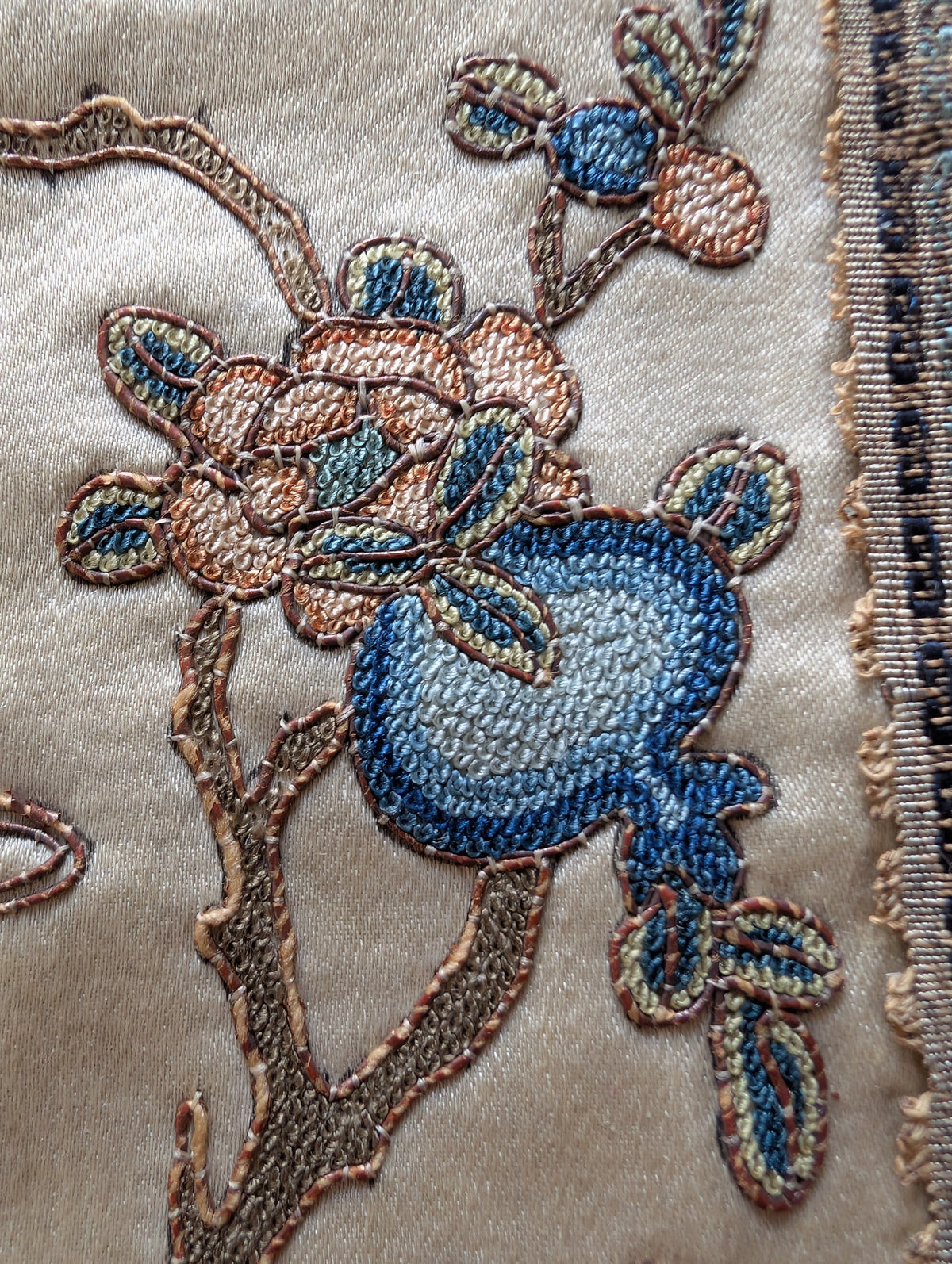 Chinese Antique silk embroidery with figures and landscape, Late Qing Dynasty #2818