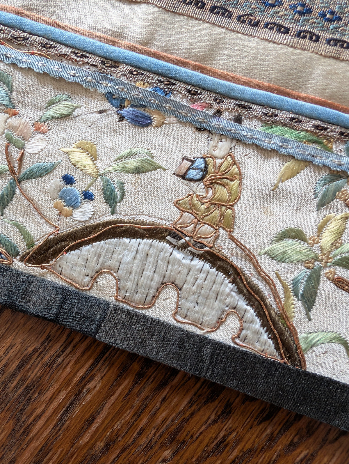 Chinese Antique silk embroidery with figures and landscape, Late Qing Dynasty #2818