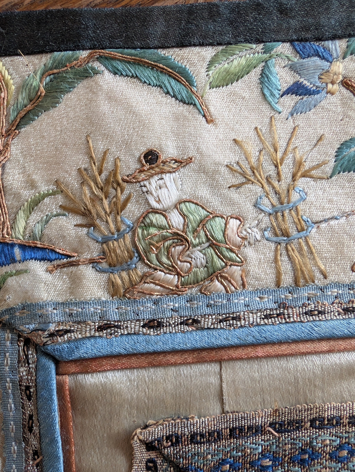 Chinese Antique silk embroidery with figures and landscape, Late Qing Dynasty #2818