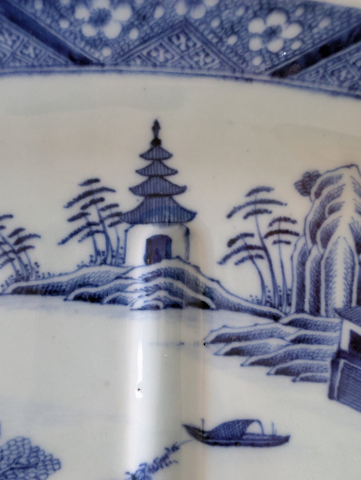 Chinese antique fish / meat platter in blue and white, Qianlong period #2930