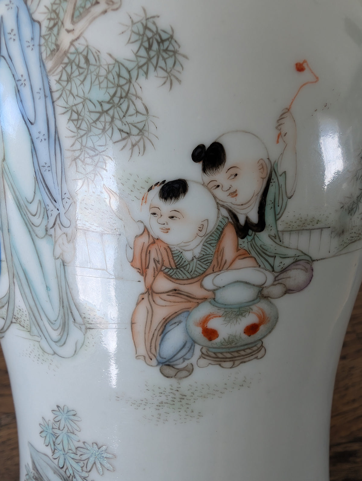 清末/民国时期 麻姑献寿纹象腿瓶 #2979