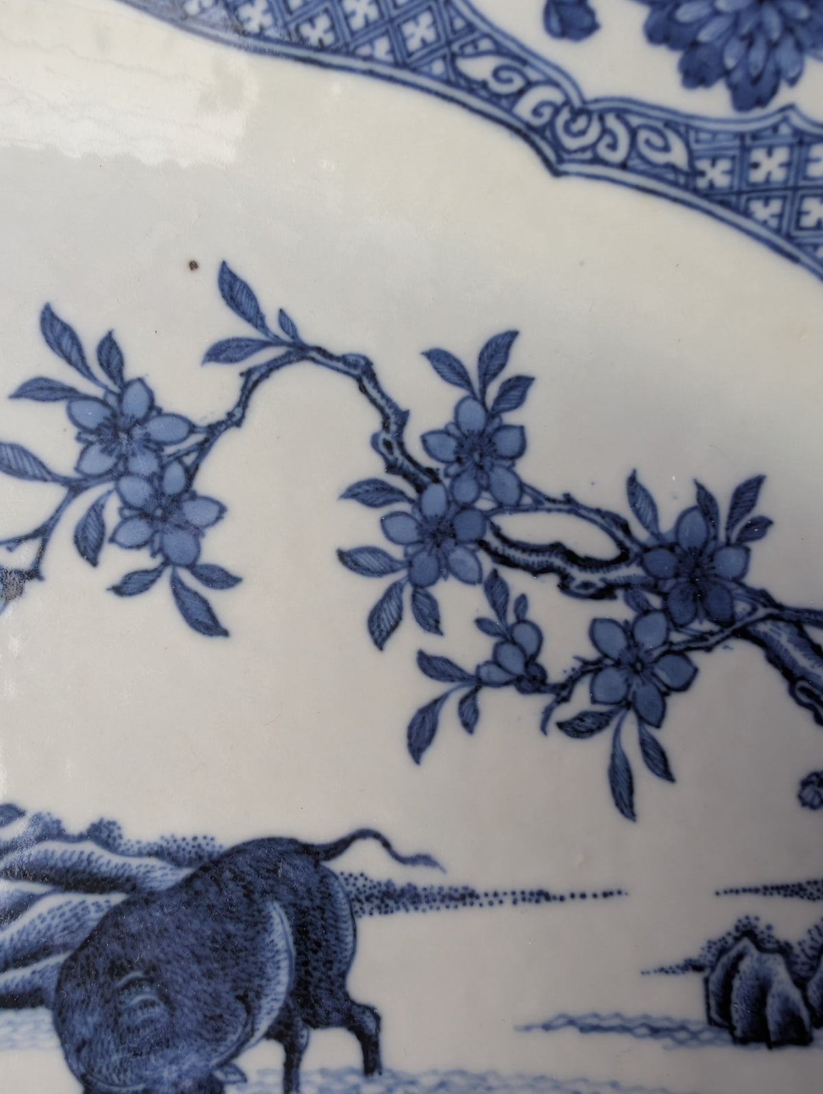 Chinese antique platter in underglazed blue and white, 18th c #2695