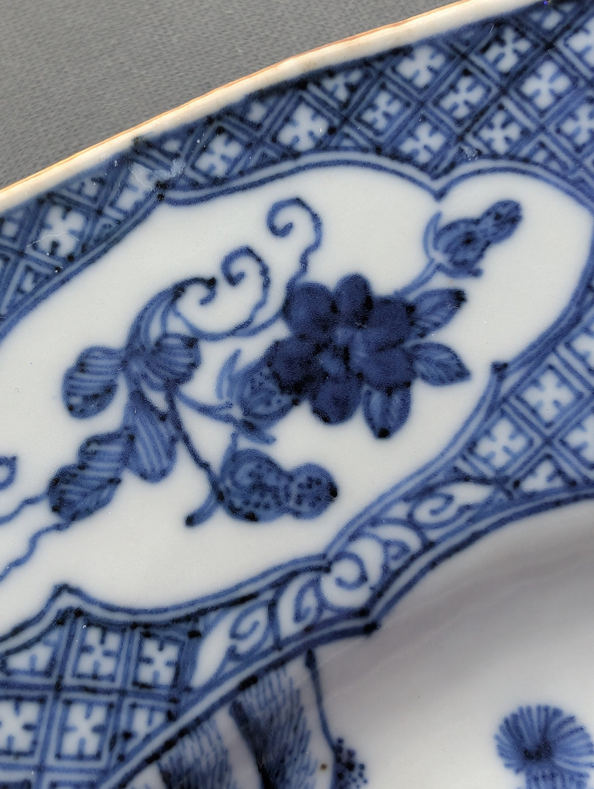 Chinese antique platter in underglazed blue and white, 18th c #2695