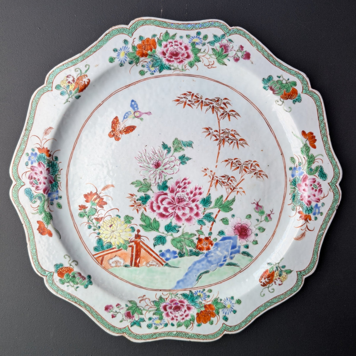 乾隆时期粉彩花园纹瓷盘 #3066