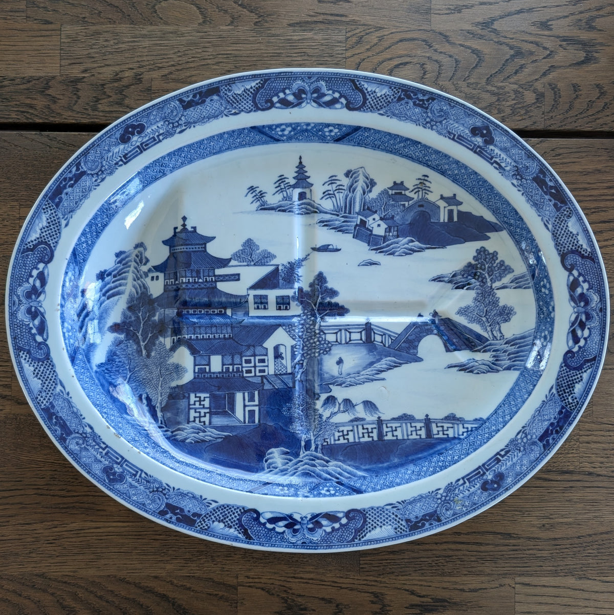 Chinese antique fish / meat platter in blue and white, Qianlong period #2930