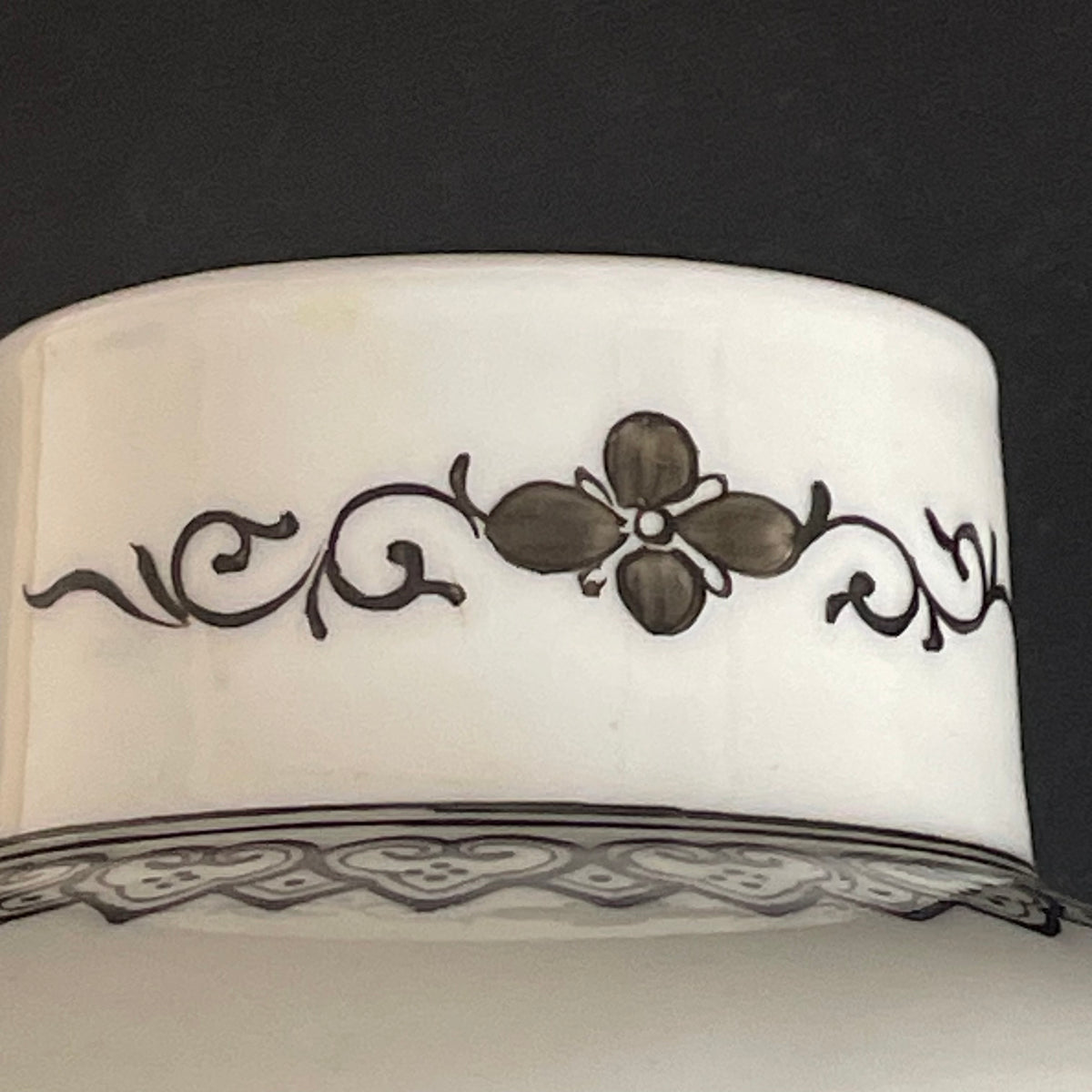 Chinese vintage famille rose vase 红楼梦，1950-1970's  #1738