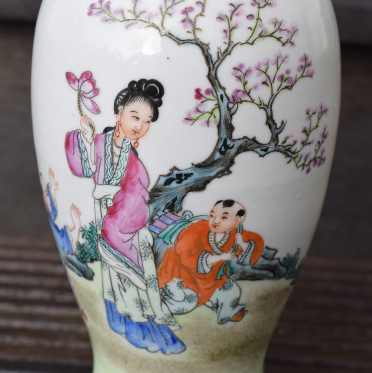 Chinese famille rose Porcelain lidded vase mid early 1900s republic period