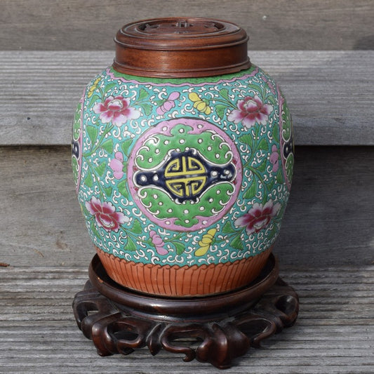 Antique Chinese porcelain ginger jar 19th Century Nonya Straits Peranakan