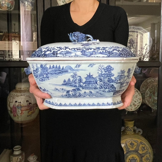 Large antique Chinese Export Blue and White Porcelain Tureen, Qianlong period