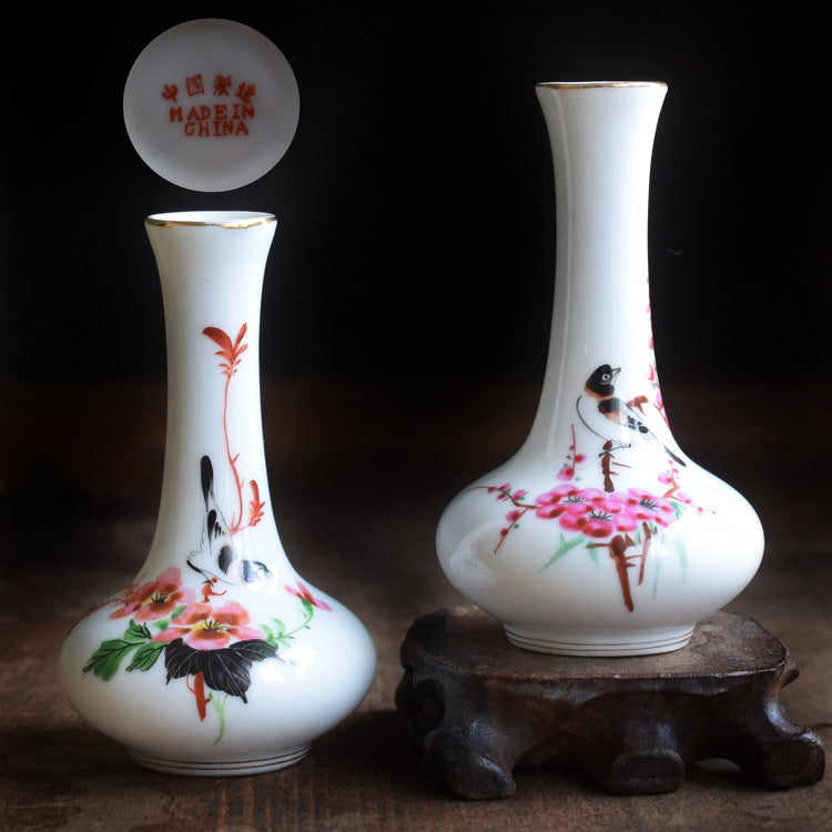 一对粉彩瓷瓶，二十世纪后半叶（50-60年代）