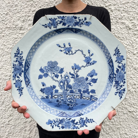 Antique Chinese Export Blue and White Porcelain charger, Qianlong period #705