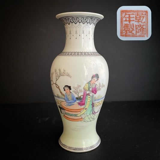 一件粉彩瓷瓶，20世纪下半叶，编号910
