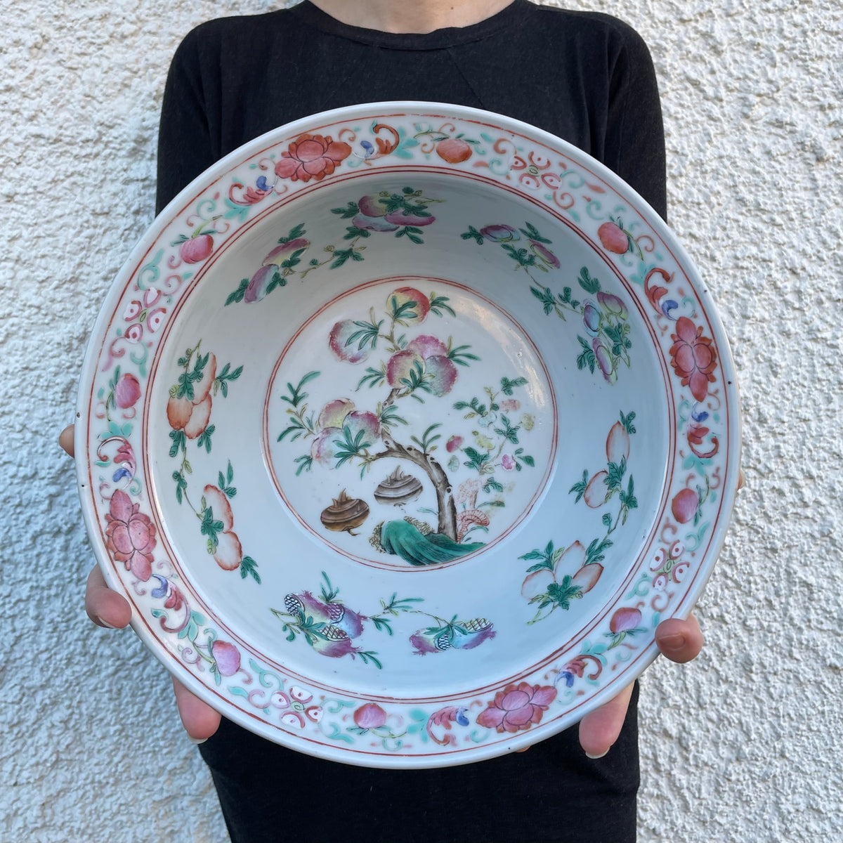 One Antique Chinese porcelain basin handwash, Peach decoration 19th c Qing #911