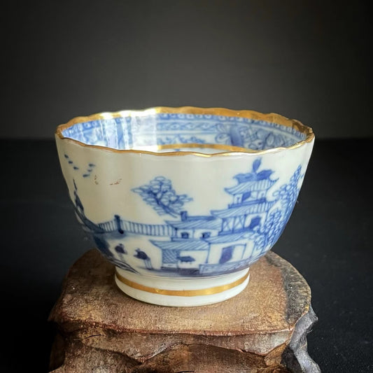 清乾隆款青花描金茶杯一件 #930
