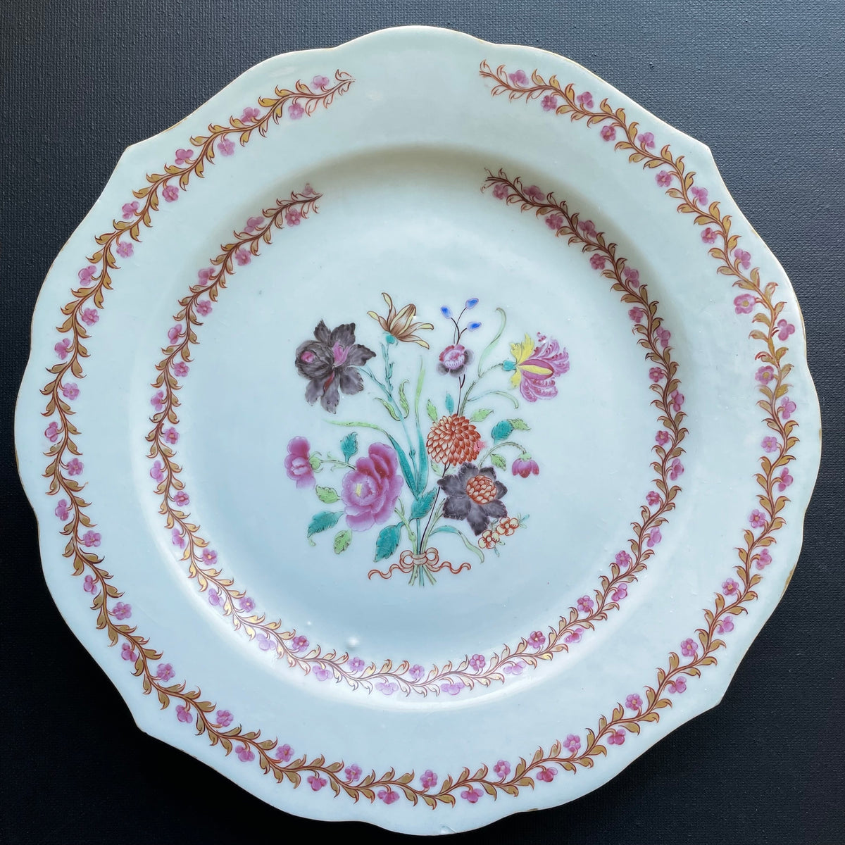 A Chinese famille rose plate, Qianlong, Qing Dynasty #1078