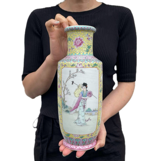 A vintage Chinese famille rose vase 1950-1970's #768