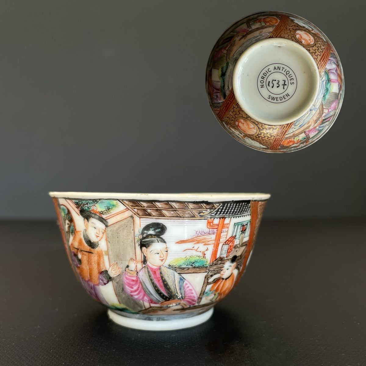 中国古董瓷器茶杯 乾隆年间 广彩玫瑰花卉纹 #1537