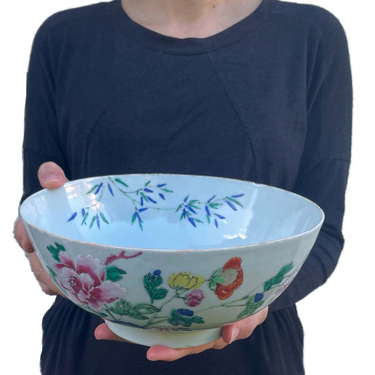 Large Chinese Antique porcelain Famille Rose bowl, Yongzheng / Qianlong #1686