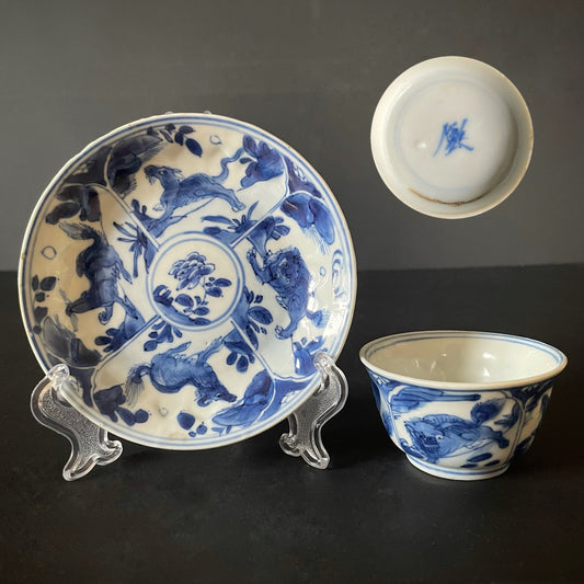 Chinese antique teacup and saucer, Auspicious Beasts 瑞兽, Kangxi period #1877