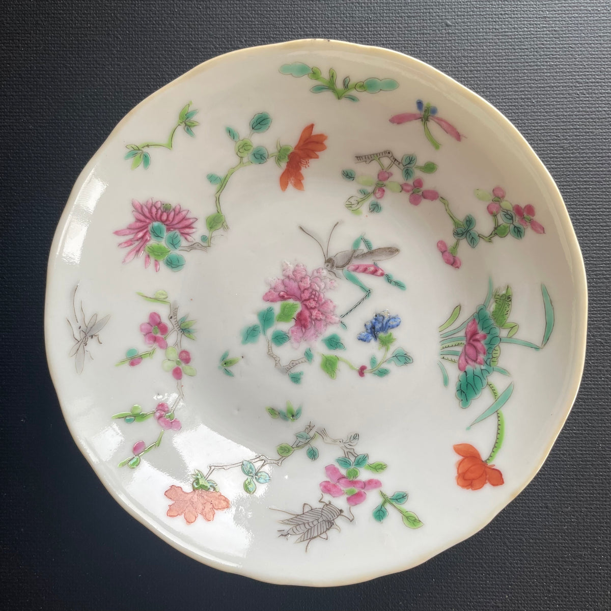 19世纪粉彩花虫纹瓷碟 #1925