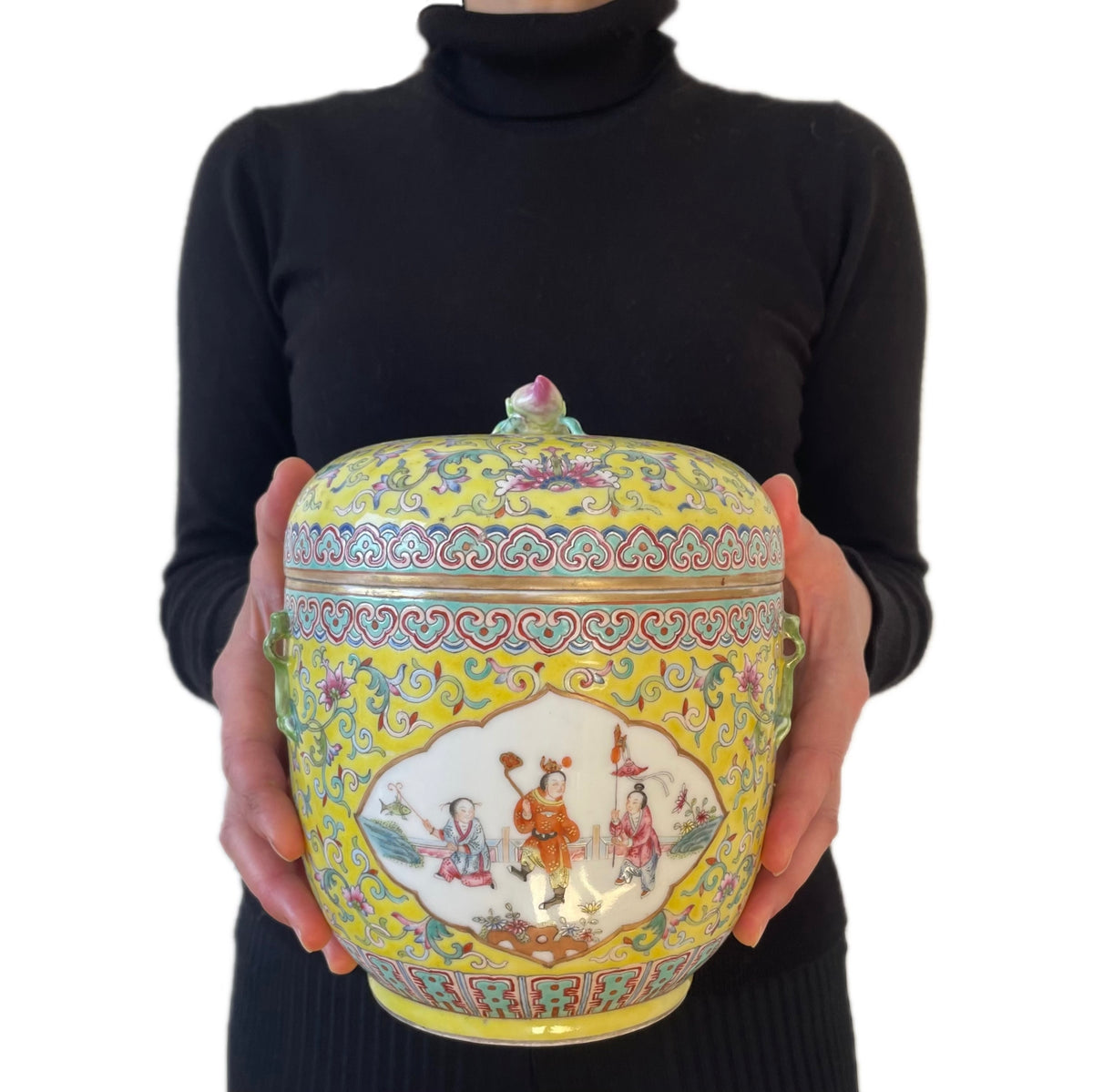 Chinese Antique yellow ground lidded jar, late Qing / Republic #1953