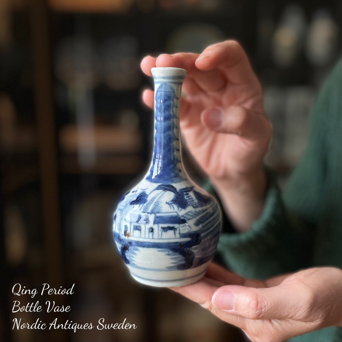 Chinese Antique blue and white bottle vase decorated with landscape , 18th/19th c #2057