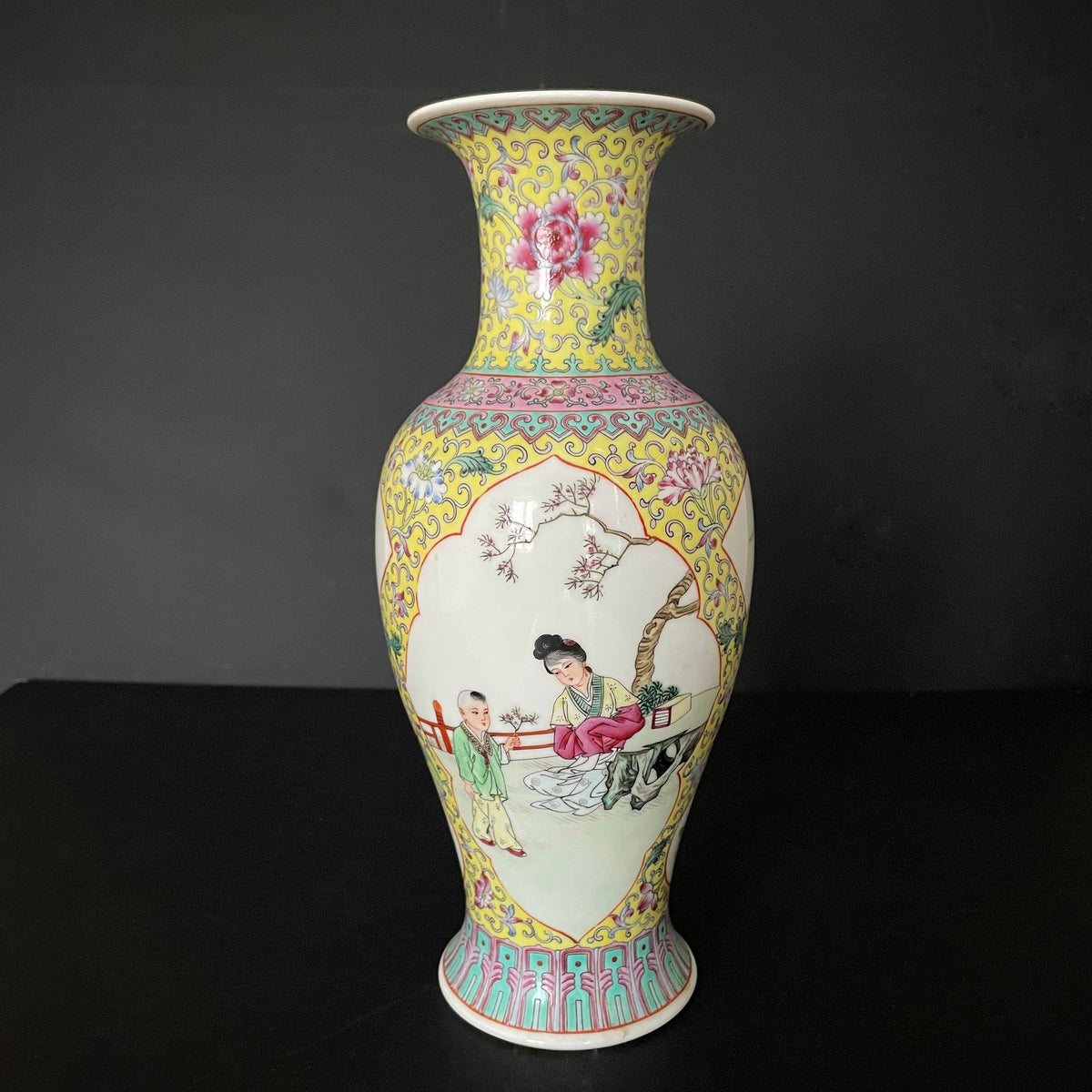 1960-1970年代黄地粉彩花瓶 #2239