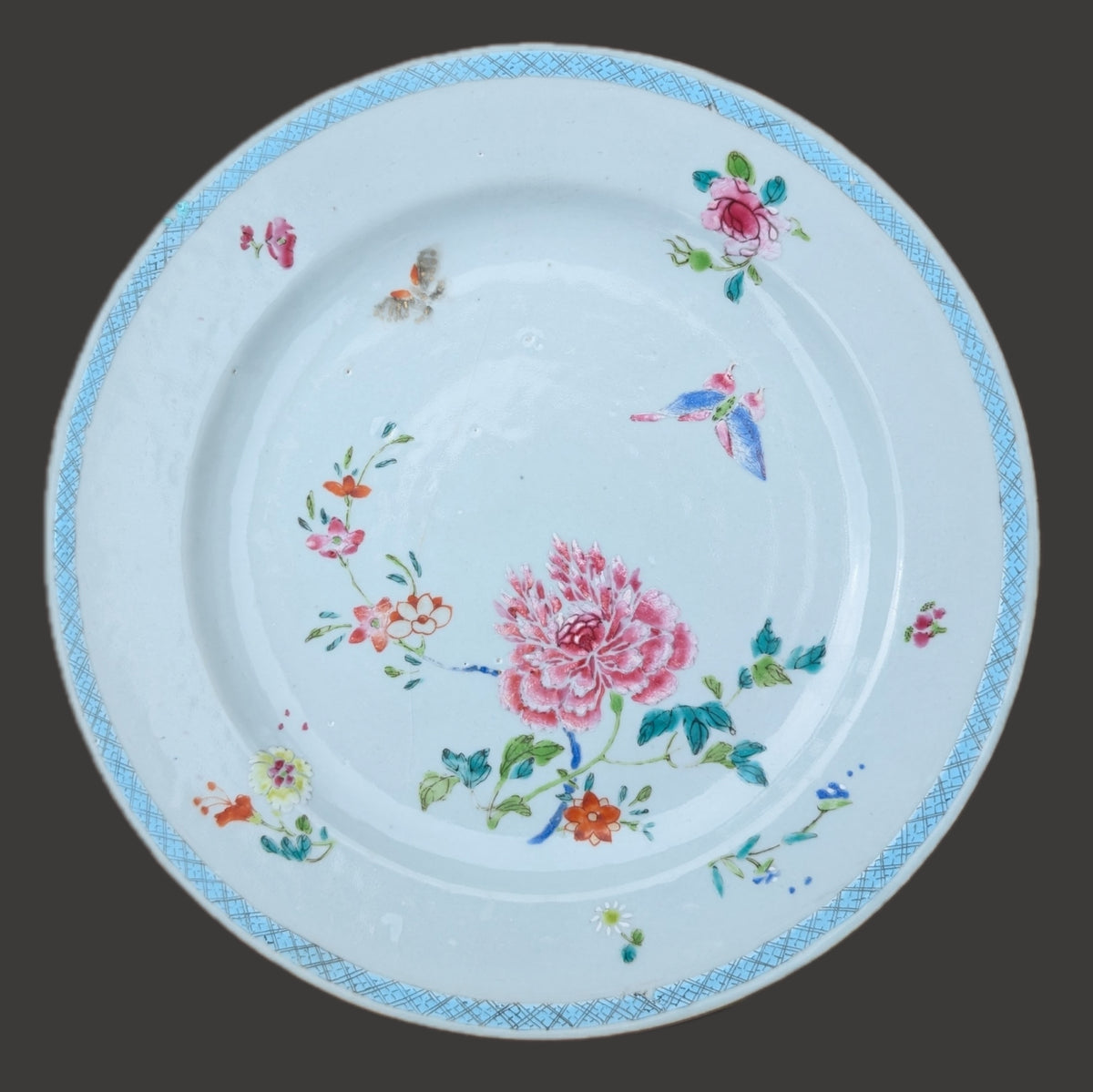 Chinese Antique famille rose plate, 18th C Yongzheng / Qianlong period #2589