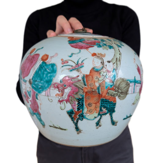 Chinese Antique porcelain jar with figure decoration, Late Qing #27260