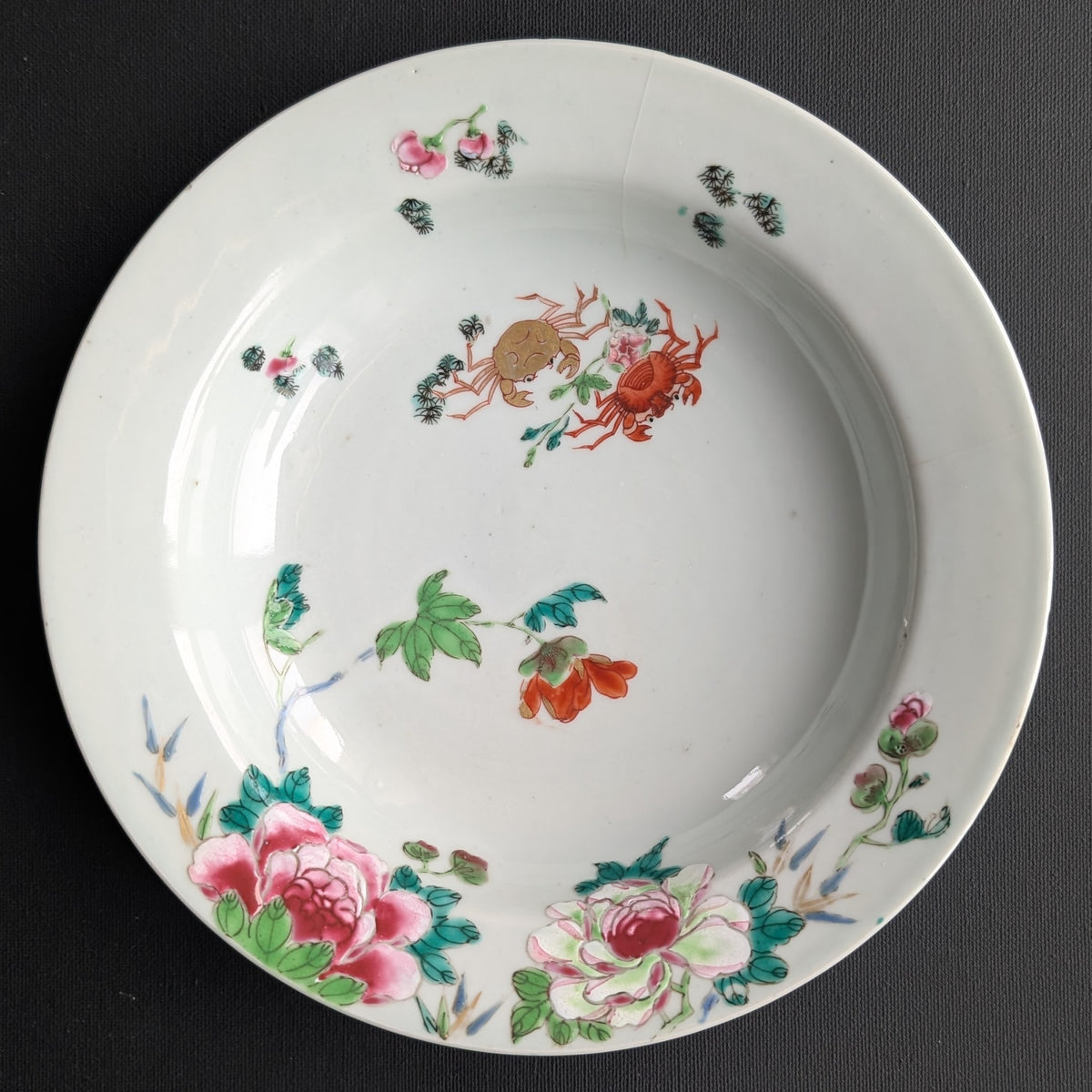 Chinese antique famille rose deep plate with crabs, Qianlong period #2792