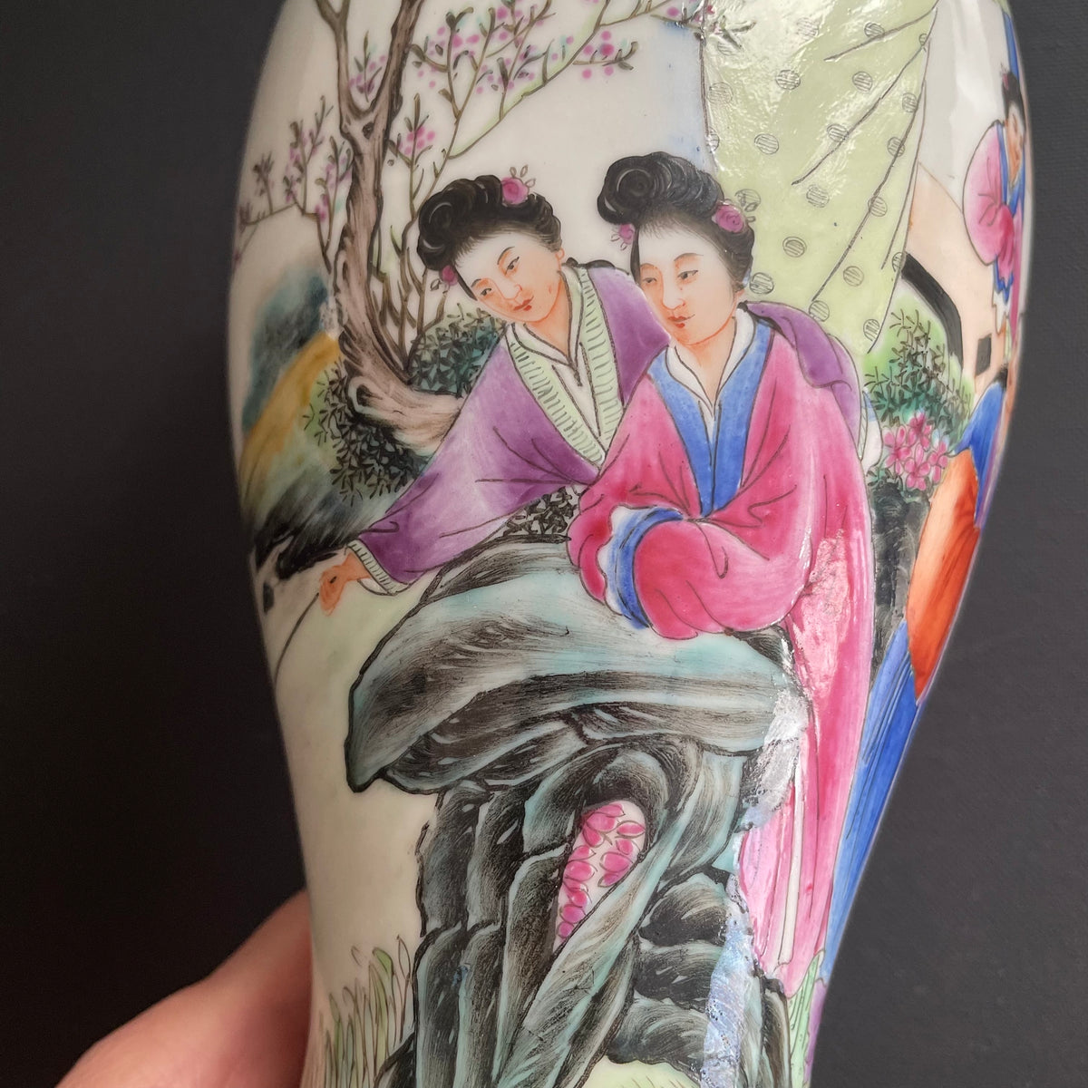 Chinese vintage famille rose vase 红楼梦，1950-1970's  #1738