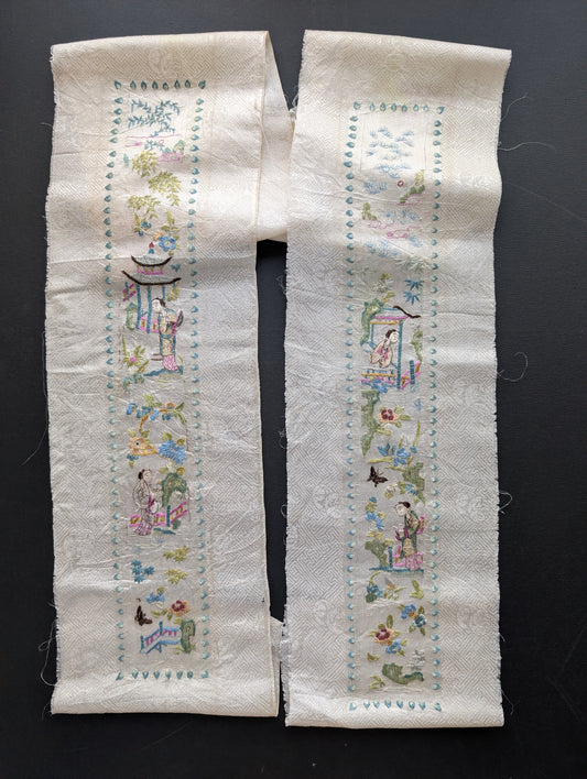 A pair of Chinese antique silk embroideries 19c / 20c #2731