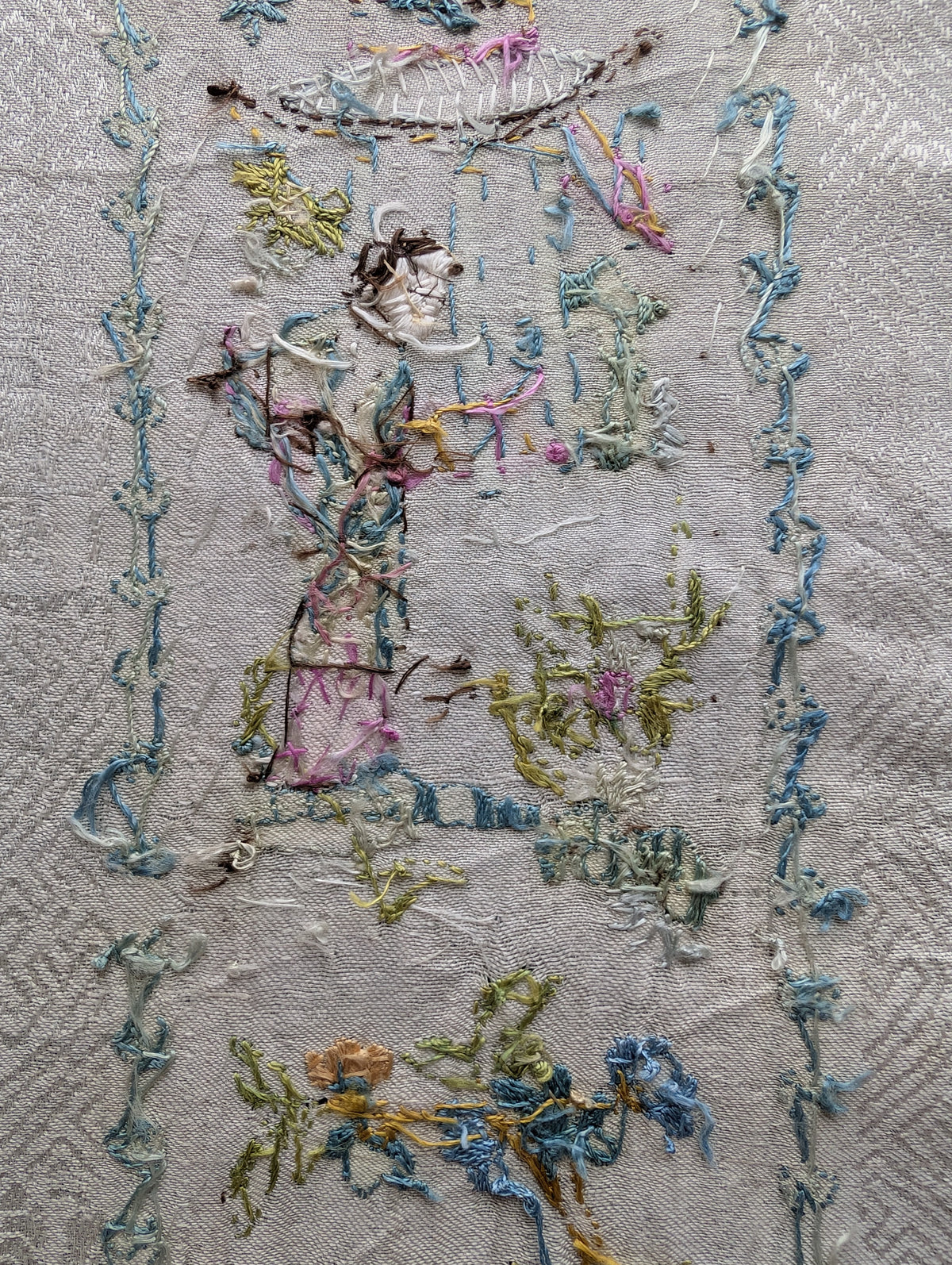 A pair of Chinese antique silk embroideries 19c / 20c #2731