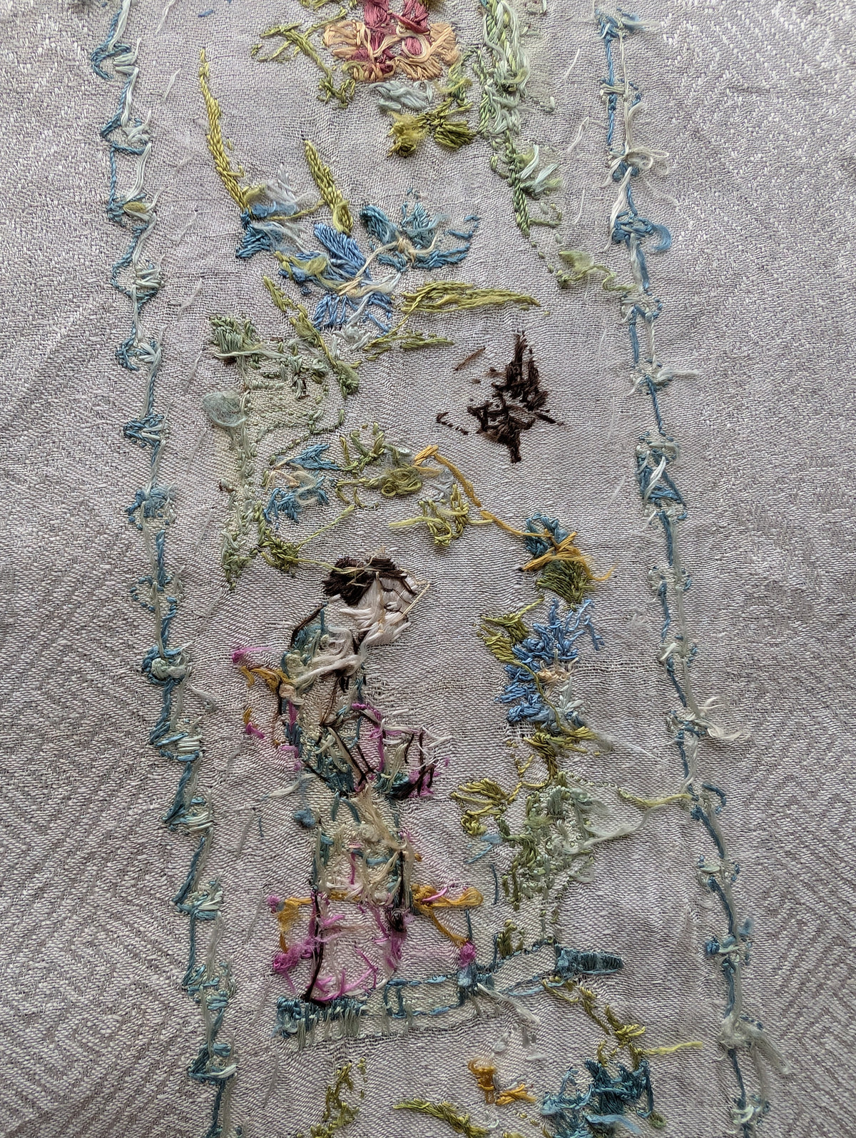 A pair of Chinese antique silk embroideries 19c / 20c #2731